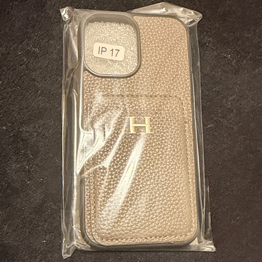 Elegant H logo leather I phone 17 Tan Phone Case with Card Holder. New!